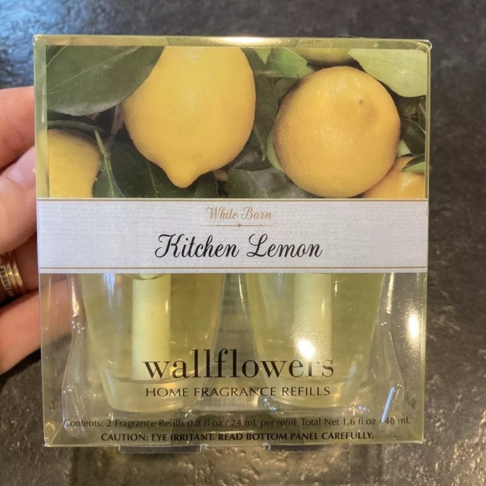 Bath & Body Works Wallflowers White Barn Kitchen Lemon Fragrance 2 Refill Bulbs